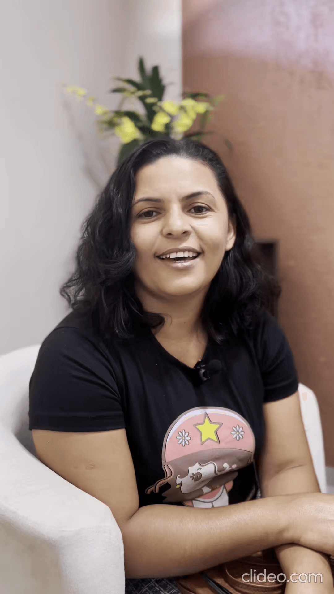 Capa de vídeo da paciente da Humana´s realizando o depoimento da experiência com a empresa