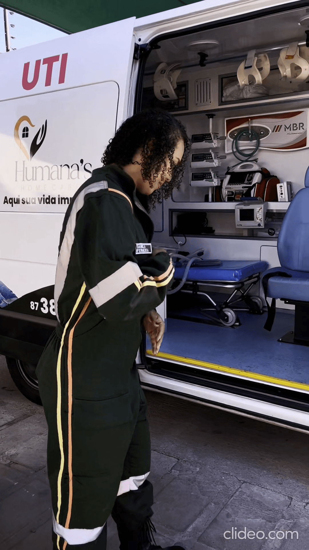 Capa do vídeo da enfermeira da Humana´s se preparando para atendimento